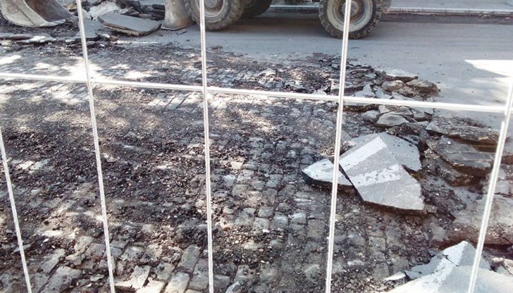 Заради възрастта и историята си, настилката е безценна