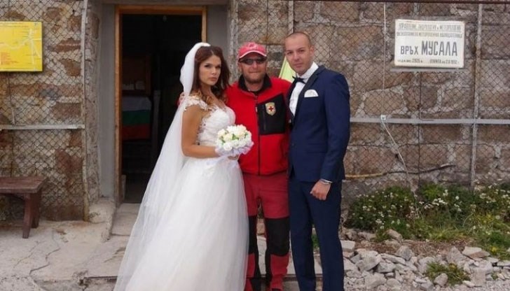 Сватбари покориха най-високия връх в България за щастливото събитие