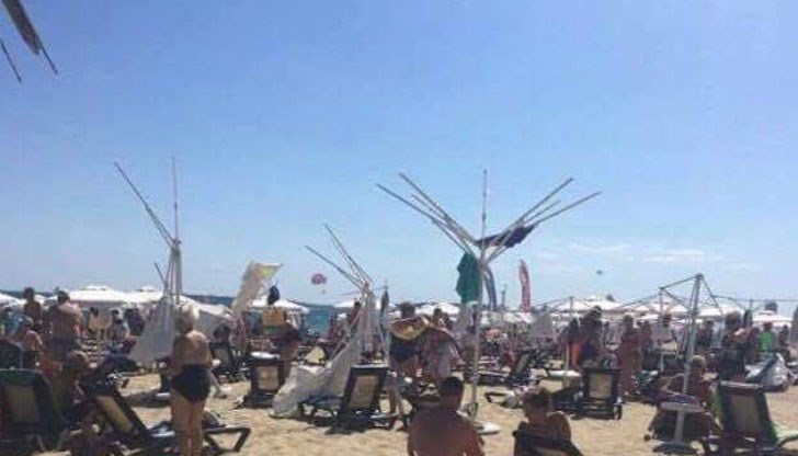 Торнадото вся паника сред туристите и нанесе щети