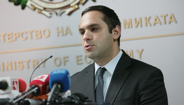 Преди седмица министърът обяви, че държавата ще изкупи задълженията на дружеството