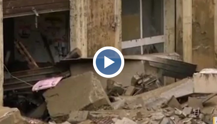 Епицентърът е в близост до град Акуила, където през 2009 година над 300 души загубиха живота