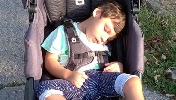 Момченцето от Русе е диагностицирано с тежки заболявания, спасението за него е в турска клиника, но сумата за това е 34 000 щатски долара