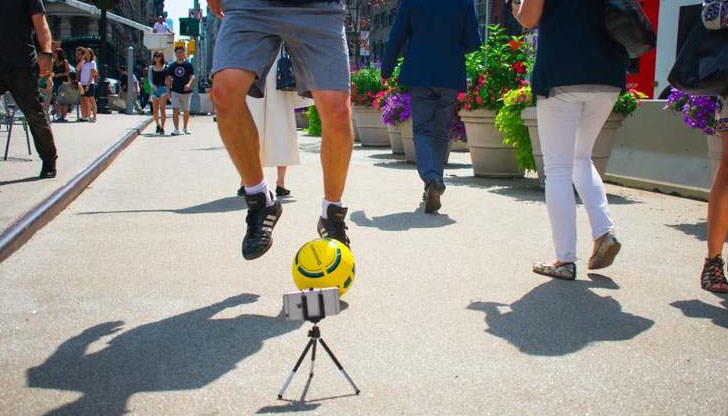 За целта ни е нужна и топка с вградени сензори