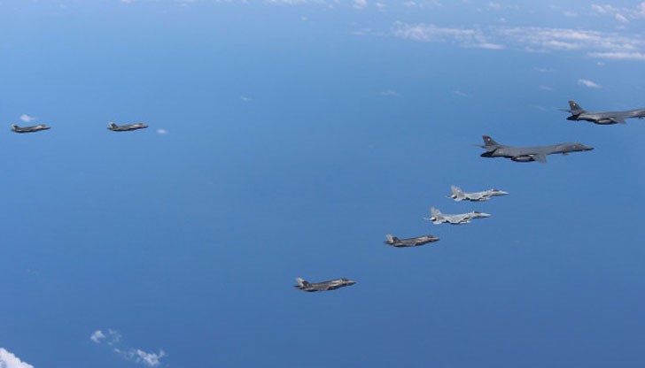 Този ход цели да демонстрира, че президентът на САЩ Доналд Тръмп има редица военни възможности, за да се справи с всяка заплаха