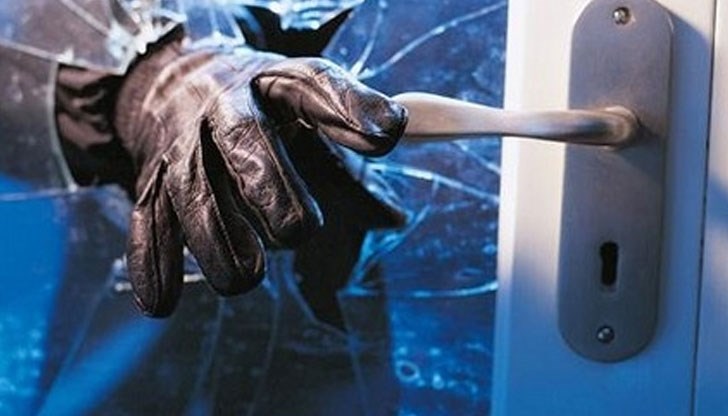 Откраднати са медни съдове, храна, алкохол и други предмети Откраднати са медни съдове, храна, алкохол и други предмети