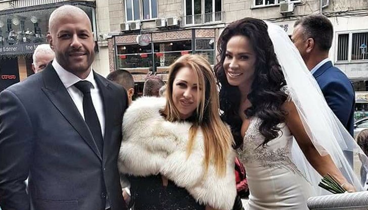 Красавицата и годеникът ѝ Георги Сидеров сключиха църковен брак в Руската църква "Свети Николай Чудотворец"