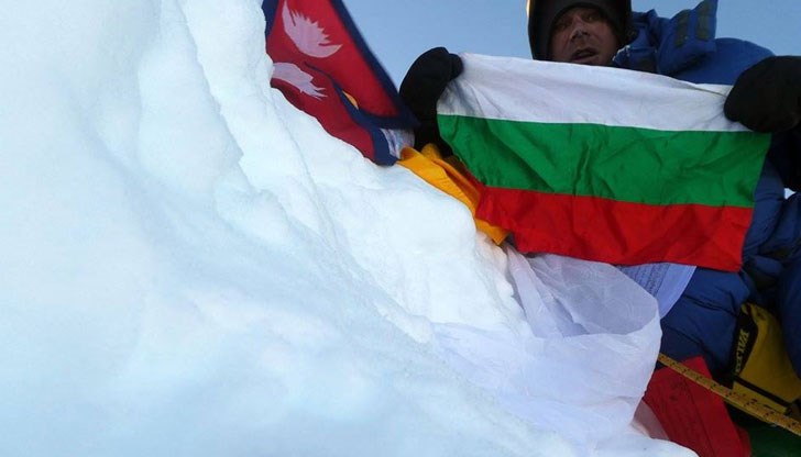 33-годишният алипинист покори осмият по височина връх в света - Манаслу