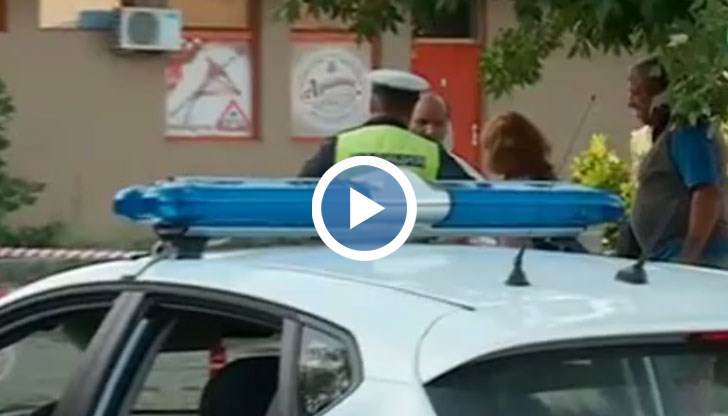 Трупът на убития мъж все още лежи на паважа