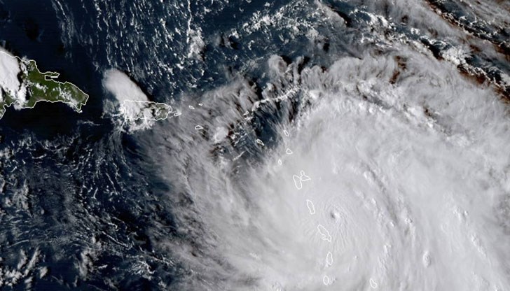 Потенциално катастрофалният ураган ще се насочи тази нощ към североизточната част на Карибите