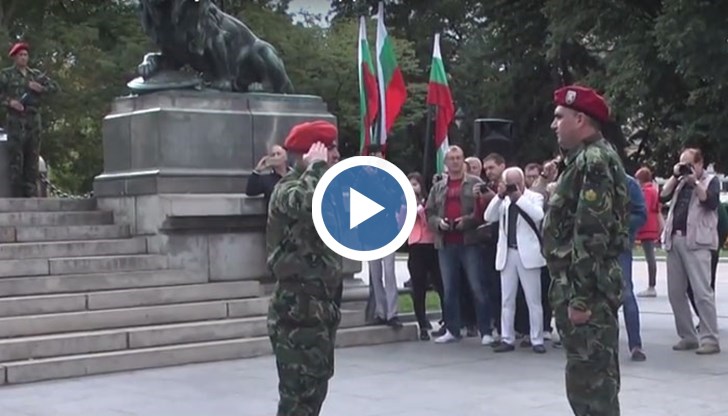 С построяване на почетния караул пред паметника на Свободата, започна тържествената церемония