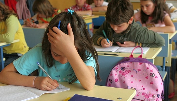 Най-голямо е сътресението на семейния бюджет, когато се окаже, че ученикът е 8 клас Най-голямо е сътресението на семейния бюджет, когато се окаже, че ученикът е 8 клас