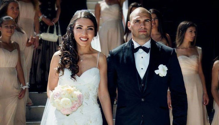 Пожарникарят Илиян и съпругата му Йоана помолили гостите на сватбеното им тържество да помогнат на кампанията „С обич за децата, в памет на бащите-герои“ Пожарникарят Илиян и съпругата му Йоана помолили гостите на сватбеното им тържество да помогнат на кампанията „С обич за децата, в памет на бащите-герои“