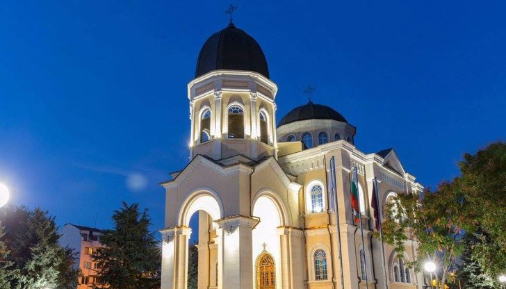 От днес русенци имат възможност да се поклонят във възстановения храм