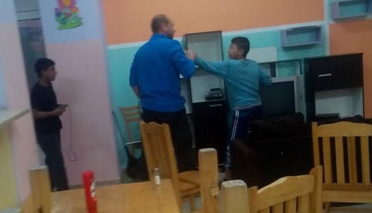 Този преподавател пребива деца и повишава тон системно, разказа за свидетел