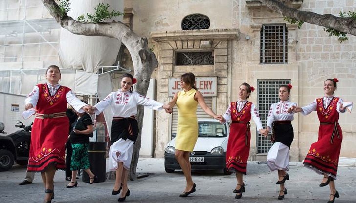 Президентът Радев и съпругата му се срещнаха с българи в Малта