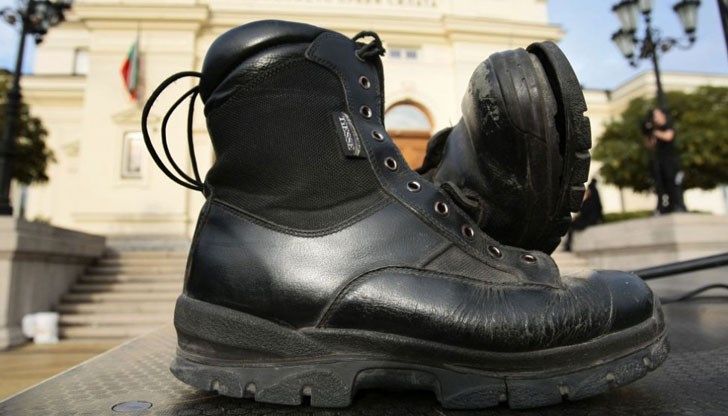 Пожарникари на протест навръх професионалния си празник