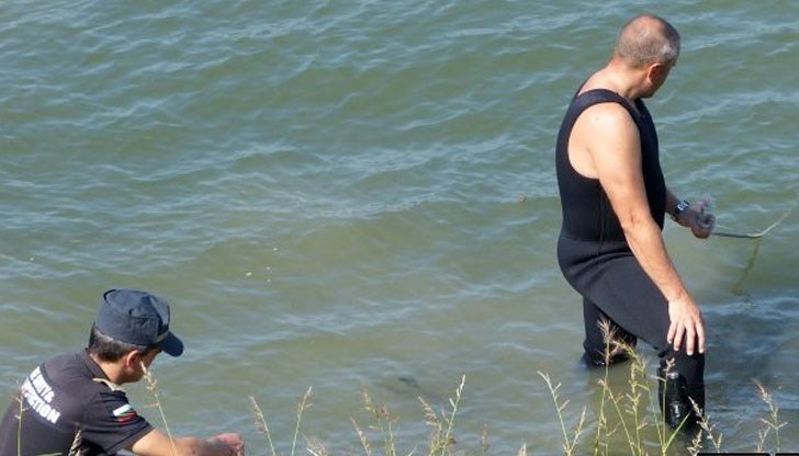 Търсят тялото на 43-годишния мъж