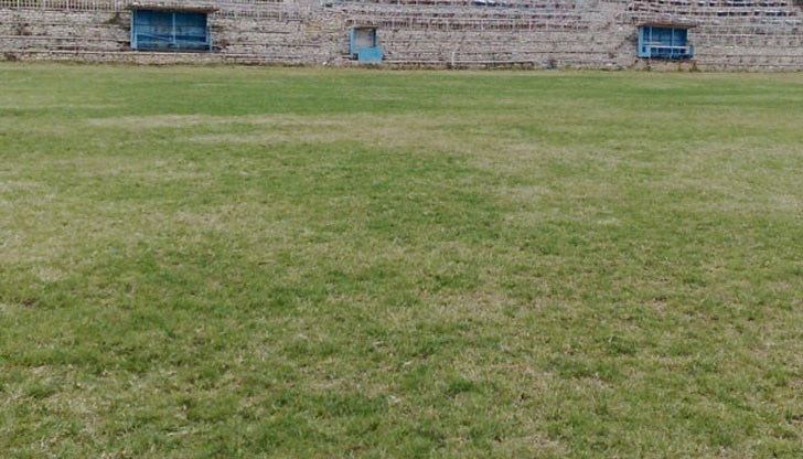 По първоначална информация момчето пострадало при преместване на подвижна метална футболна врата