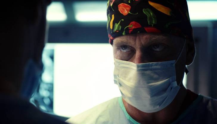 Влизал на истински операции, за да се подготви за ролята и признава, че гледката зверски го е стресирала Влизал на истински операции, за да се подготви за ролята и признава, че гледката зверски го е стресирала