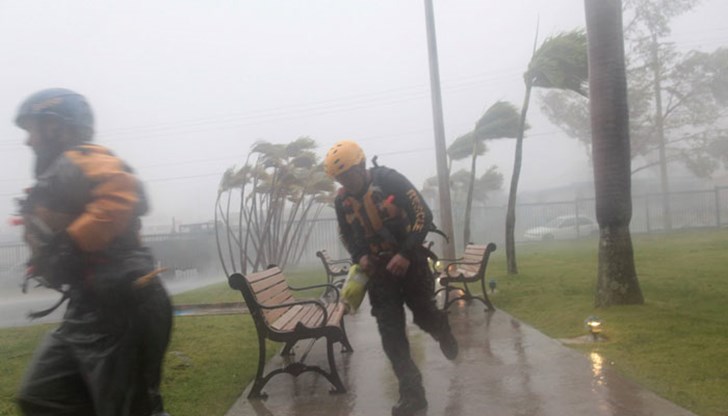 "Ирма" отново се засили до буря пета категория и връхлетя крайбрежието на Куба "Ирма" отново се засили до буря пета категория и връхлетя крайбрежието на Куба