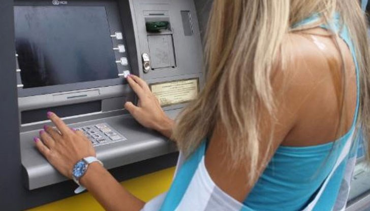 Мъжът разбрал за кражбата, след като получил смс от банката за теглене на 200 лева / Снимката е илюстративна Мъжът разбрал за кражбата, след като получил смс от банката за теглене на 200 лева / Снимката е илюстративна