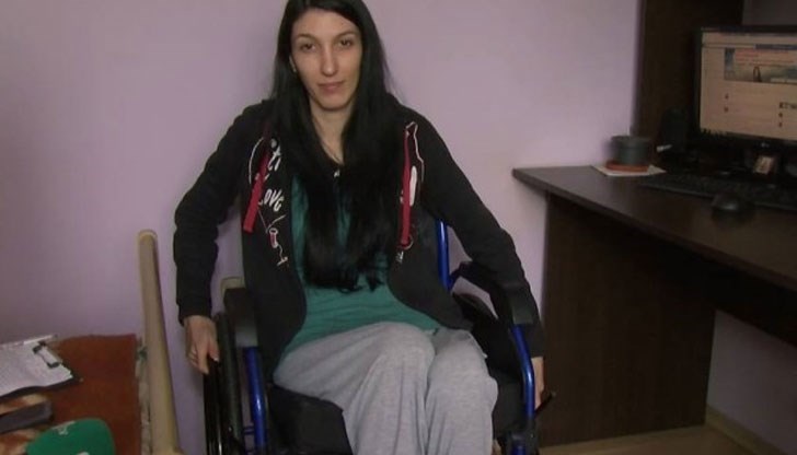Чаровната русенка е прикована в инвалидна количка вследствие на тежка катастрофа отпреди 10 години