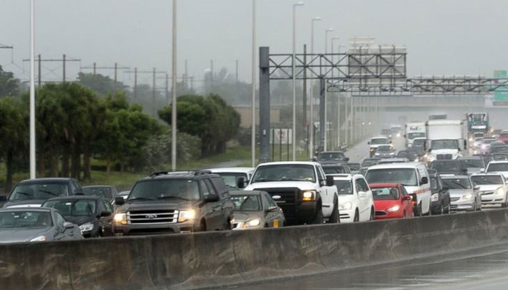 Една трета от населението на щата се евакуира Една трета от населението на щата се евакуира