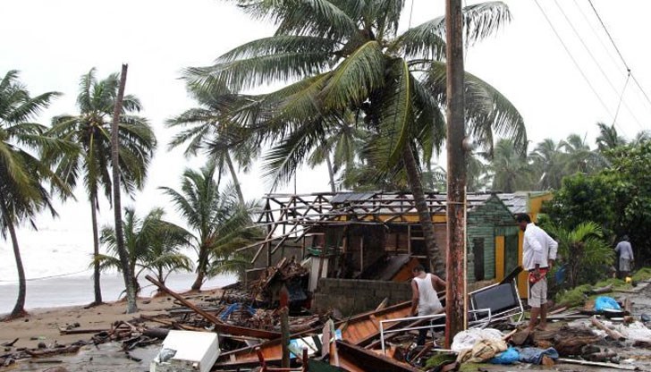 „Мария“ се разви от тропическа буря до огромен ураган от пета степен