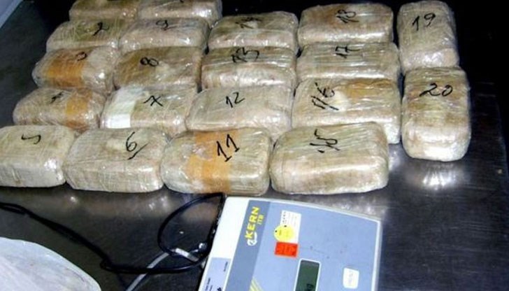 Мъжете са били сгащени на паркинг на голям магазин в София