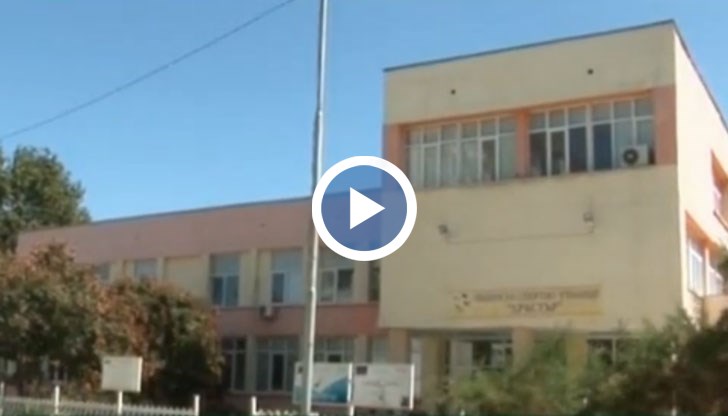 Въпреки това е в десятката на училищата в региона по резултати от матурите и има спечелени над 400 медала