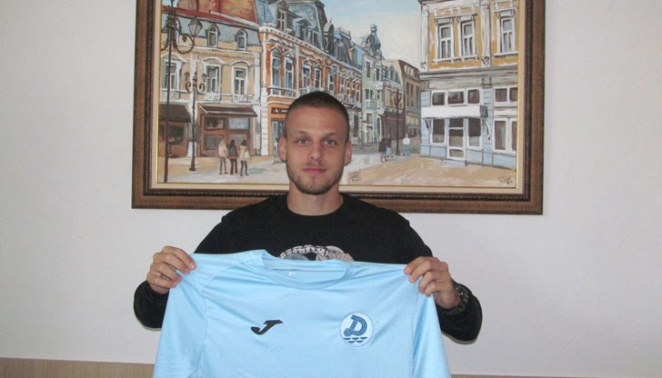 Той е по – малкият брат на Андреас Васев, който се завърна в Русе