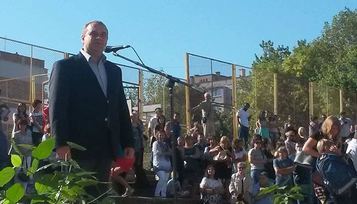 Народния представител бе гост за първия учебен ден на СОУ Васил Левски