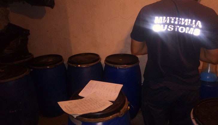 Наливният алкохол е бил с цвят и мирис на ракия