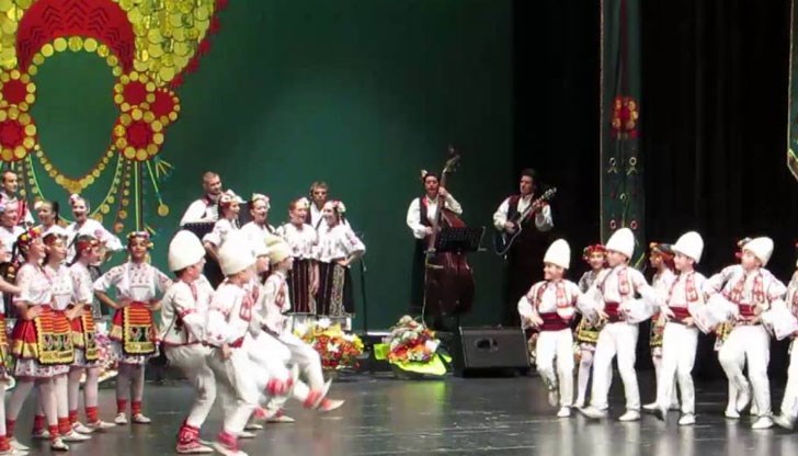 Малчуганите трябва да имат навършени 6 години и да са влюбени в българския танц