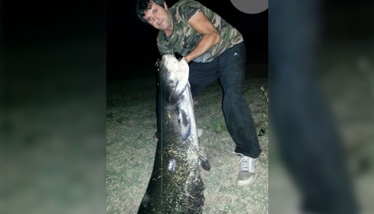Рибата е извадена след 20 минути борба от водите на река Марица