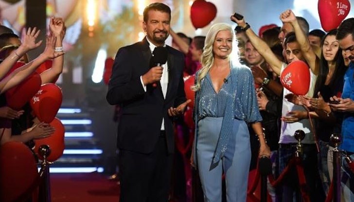 Иван Ласкин не пропусна да поздрави своята половинка Алекс Иван Ласкин не пропусна да поздрави своята половинка Алекс