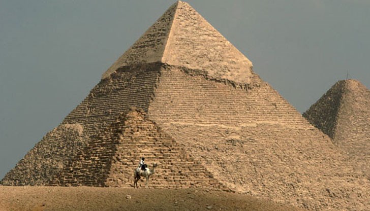 Археолози откриха доказателства, че древните египтяни са транспортирали огромните блокове гранит и варовик за Хеопсовата пирамида с дървени кораби