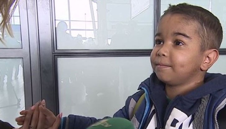 Детето беше оперирано успешно, вече е на крака, тича и се смее Детето беше оперирано успешно, вече е на крака, тича и се смее