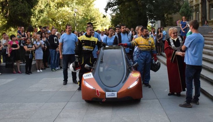 Повече от 40 студенти са работили близо година за създаването на автомобила "HydRU"