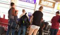 Мъж по бельо втрещи пътници на софийското летище