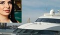 Родна милионерка пристигна в Бургас с 40-метровата си яхта
