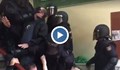Полицаи нападнаха брутално желаещи да гласуват в Каталуния