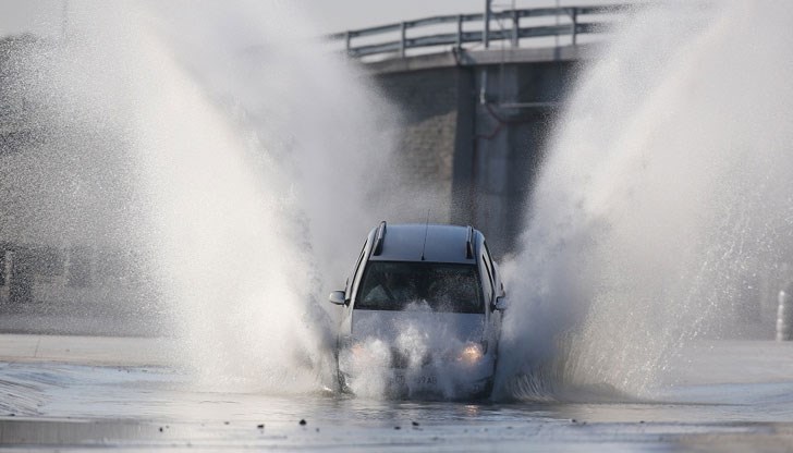 Как да реагирате при възникване на най-опасната ситуация на мокър път - така нареченият аквапланинг