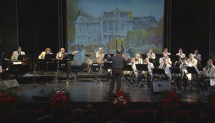 Концертът е със специалното участие на Михаил Йосифов – тромпет, и Велислав Стоянов – тромбон