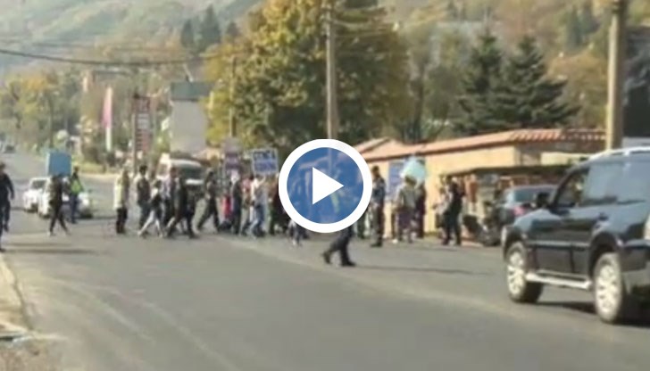 Задръствания, шум и замърсяване на въздуха - това са последствията от липсата на светофар между Владая и Княжево, твърдят жителите в района