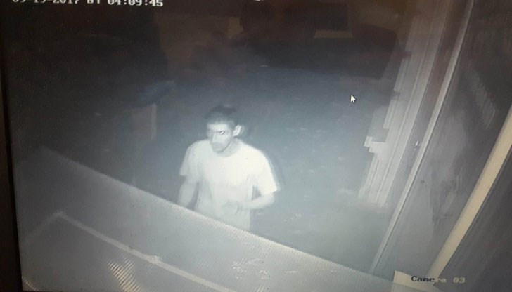 Кражбата е извършена на 19 септември тази година, но за липсата на камерата е сигнализирано на 16 октомври