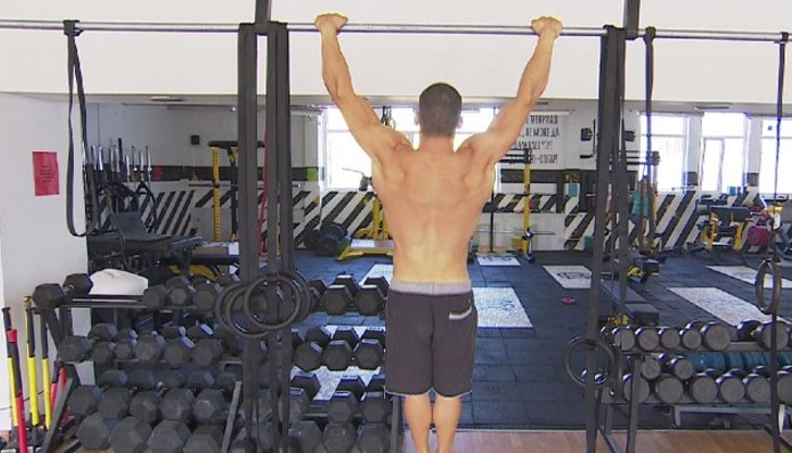 Преди години той е бил на крачка от заветната цел, но тежка катастрофа проваля плановете му