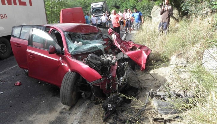 Челно са се ударили товарен автомобил "Фолксваген" и лек "Пежо" / Снимката е илюстративна