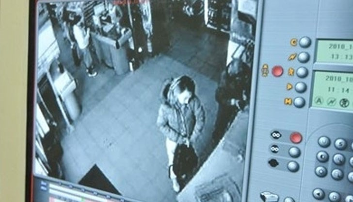 Продавачката се усетила по поведението на дребната кокошкарка и се развикала Продавачката се усетила по поведението на дребната кокошкарка и се развикала