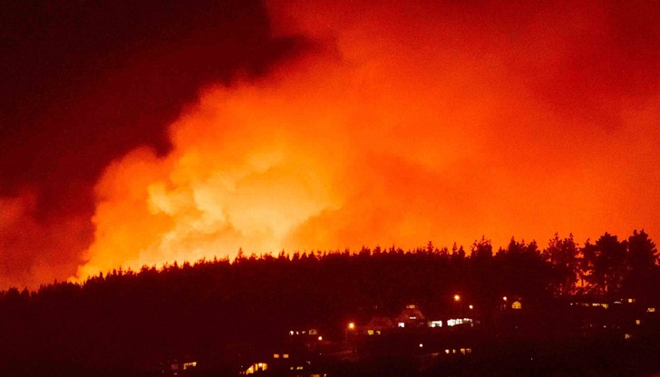 Има опасност за населението, тъй като пожарът се разраства Има опасност за населението, тъй като пожарът се разраства